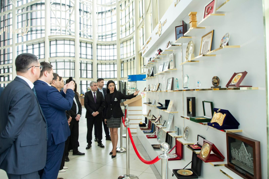 
Казахстанская делегация посетила ASAN xidmət