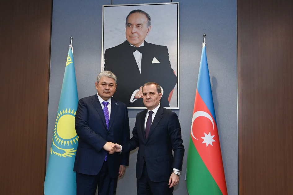 Главы МИД Азербайджана и Казахстана обсудили региональные вопросы