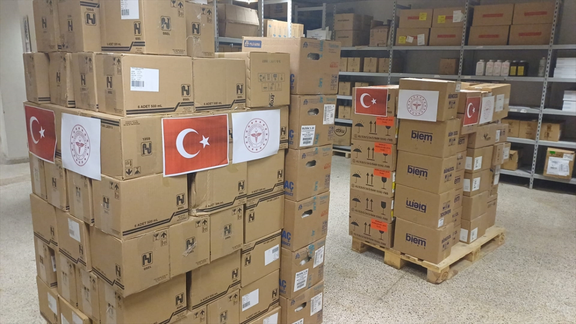 Турция направила в Иран груз медицинской помощи