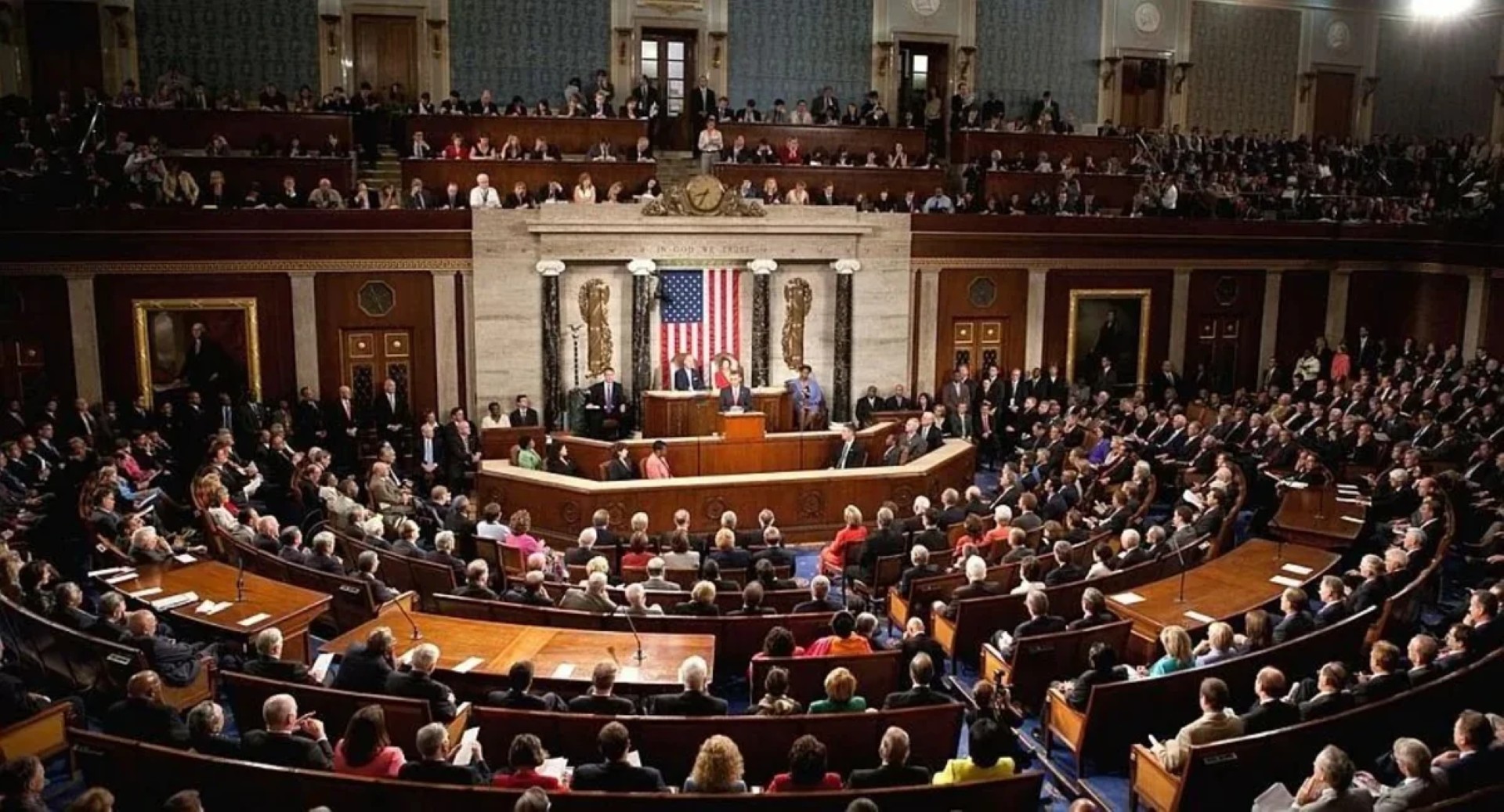 СМИ: В Cенате США рассматривают ограничение военных полномочий Трампа