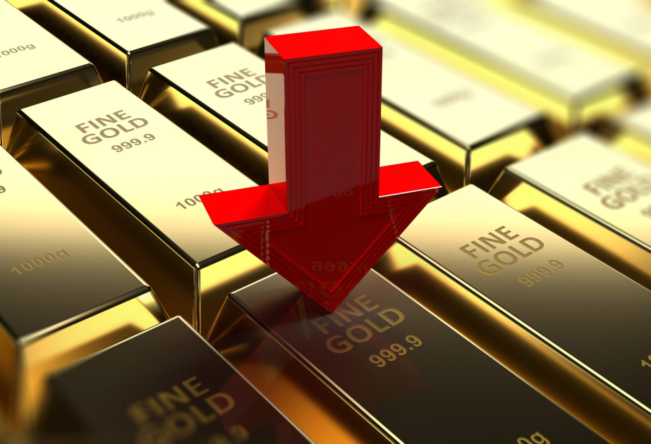 Золото подешевело почти на $40 