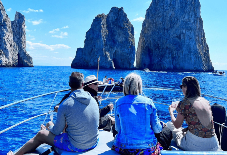 
На Капри запрещается заманивать туристов в рестораны