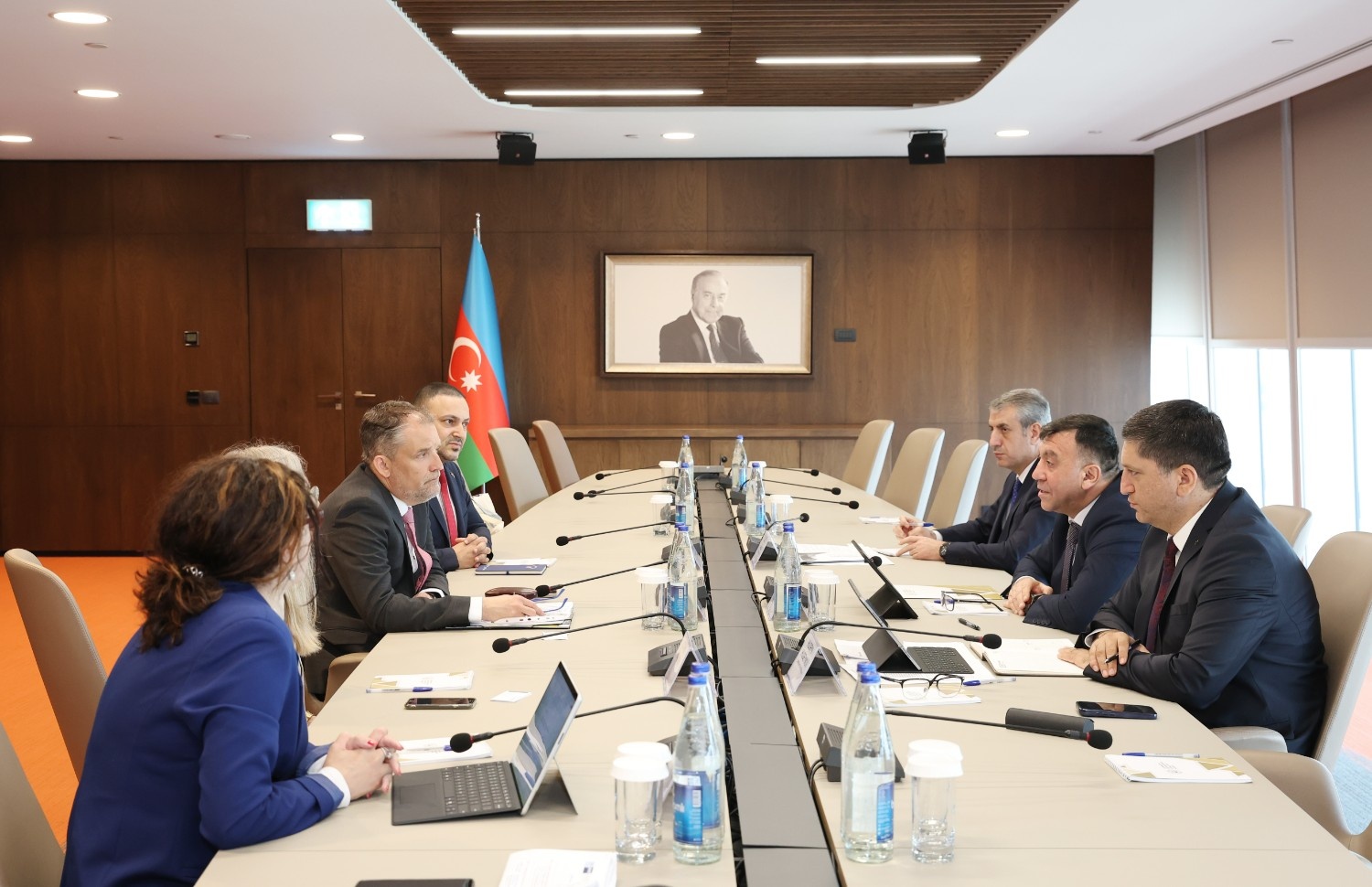 
Обсуждено развитие экономического сотрудничества Азербайджана и Германии