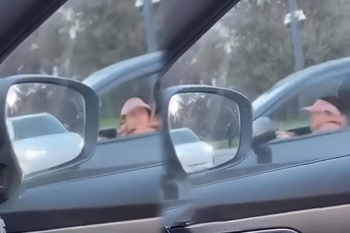 
В Баку водителя привлекли к ответственности за передачу руля ребенку