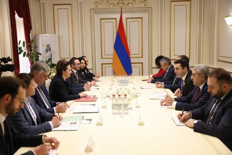 Спикер парламента Армении снова вспомнил о военных преступниках 