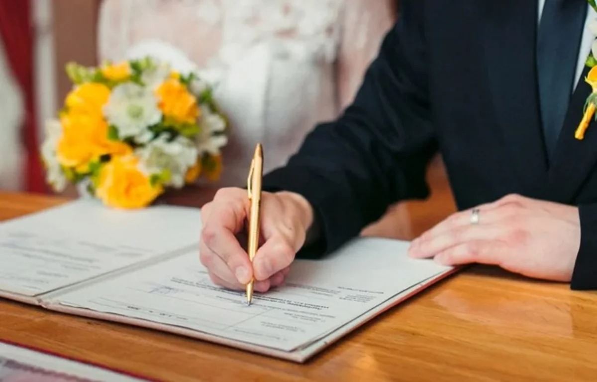 В ММ предложили требовать справку о наркозависимости при вступлении в брак
