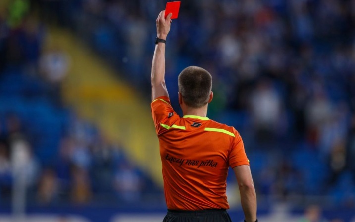 Судья матча "Барселона" &mdash; "Атлетико" пропустит остаток сезона Лиги чемпионов