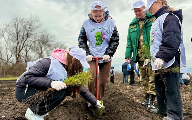 В Самаре высадили "Сад памяти" в честь космонавтов