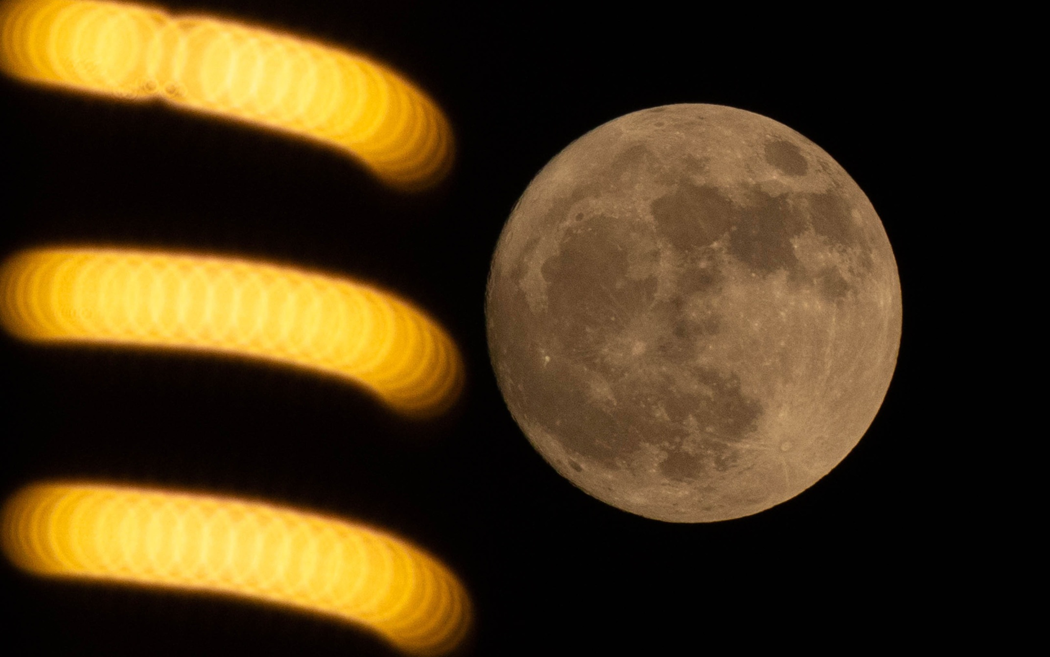 Транспортировка с Луны на Землю может быть оправдана только уникальностью товара