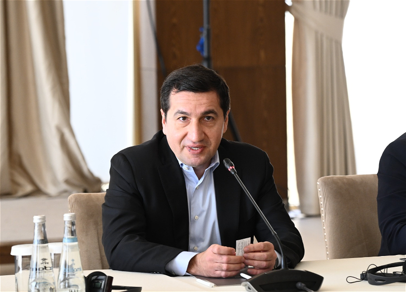 Хикмет Гаджиев: Глобальные угрозы подчеркивают важность прочного мира между Баку и Ереваном