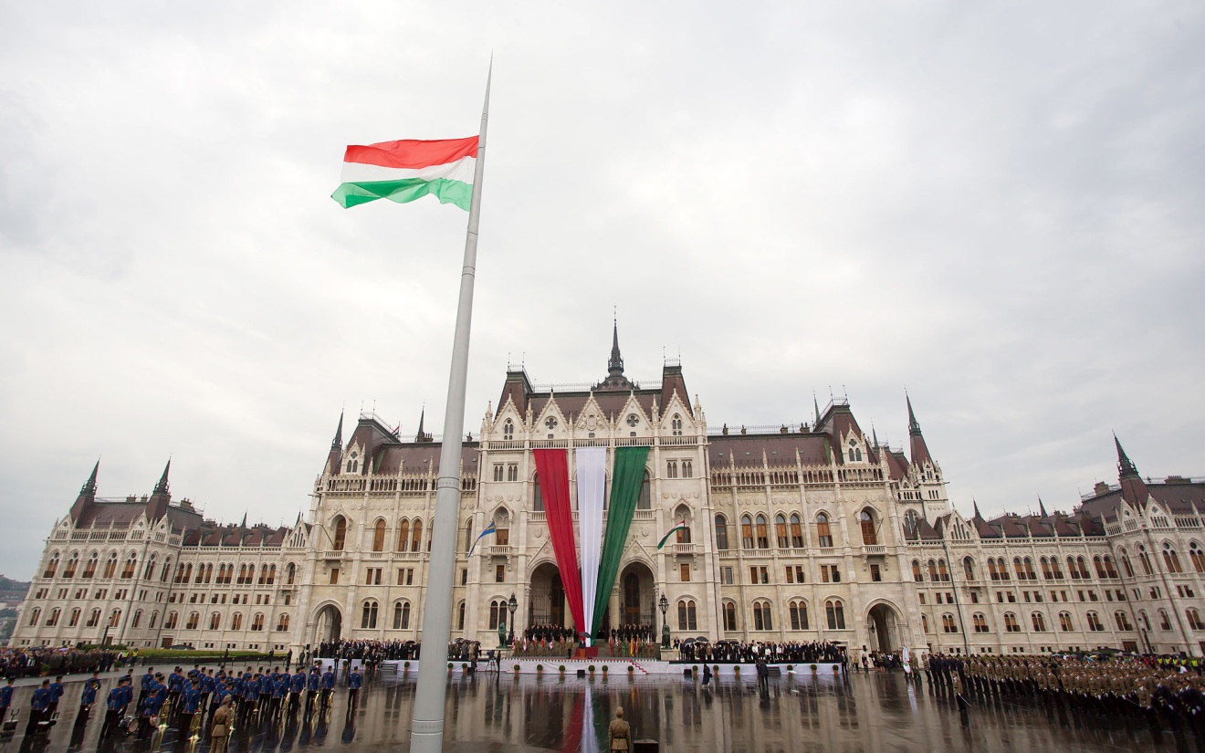 Трамп пообещал задействовать "всю экономическую мощь" США для поддержки Венгрии