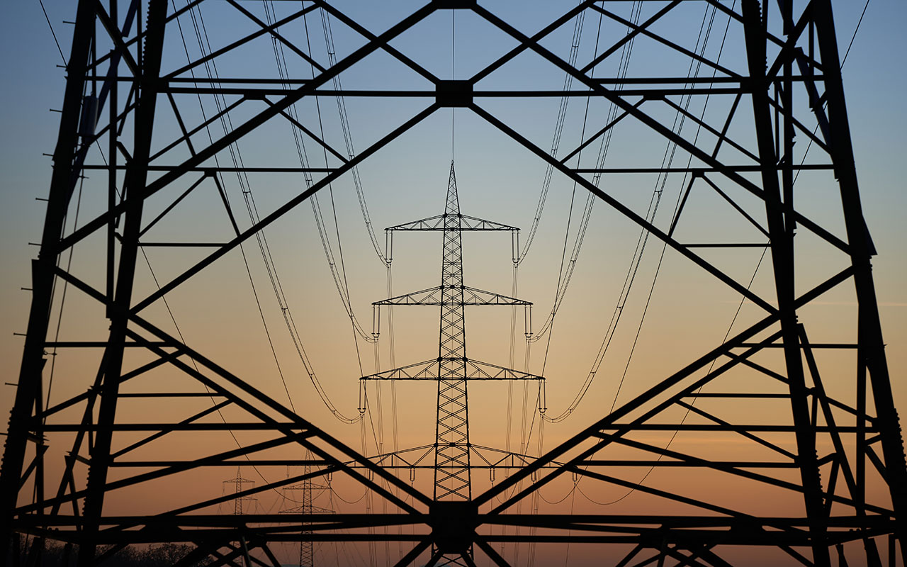 В ФРГ на пассажирский поезд упал контактный провод