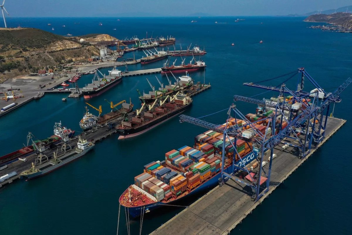 
Власти Катара возобновляют все виды морских перевозок в дневное время