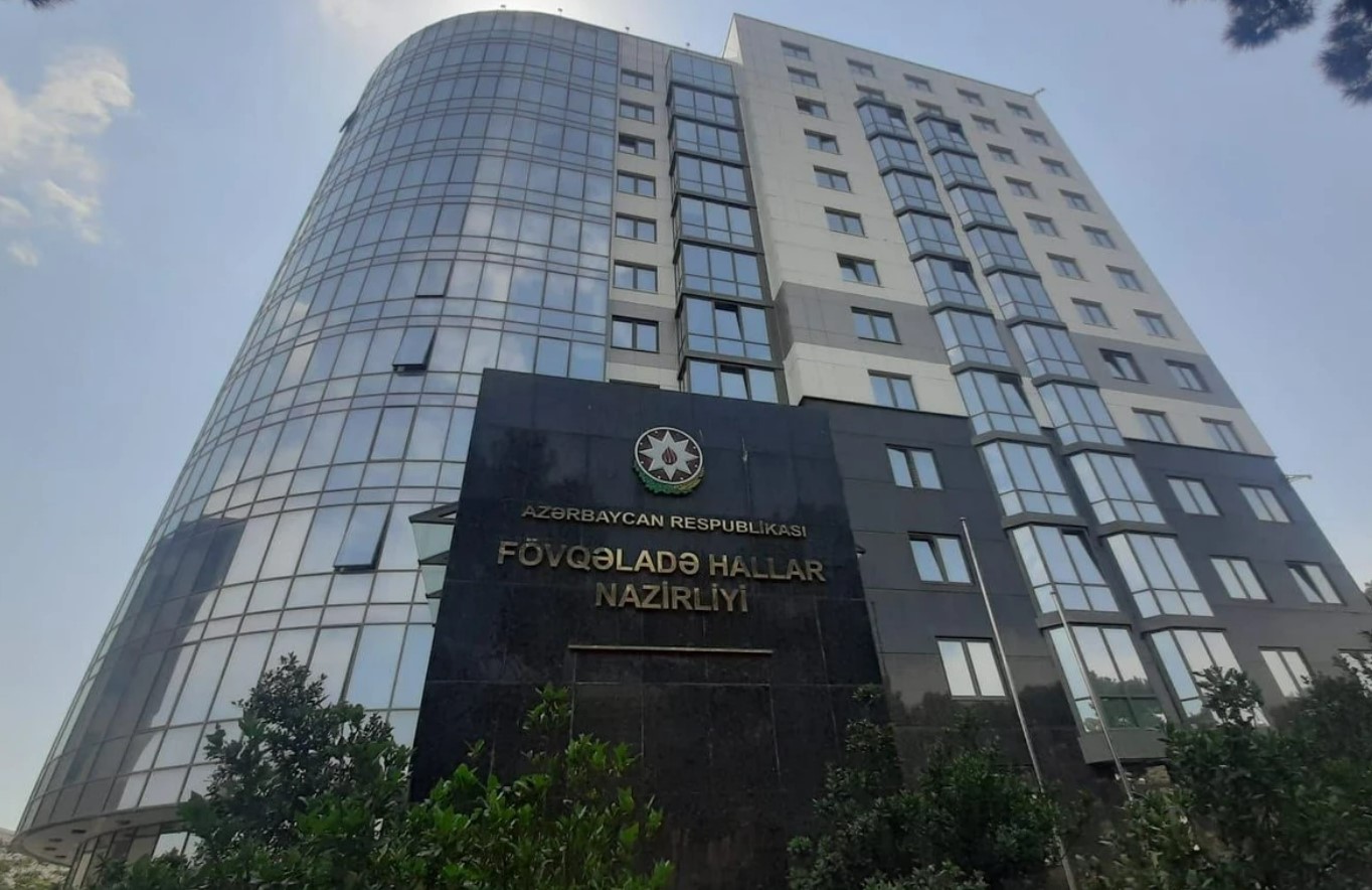 
МЧС обратилось к населению в связи с ожидаемой ветреной и нестабильной погодой