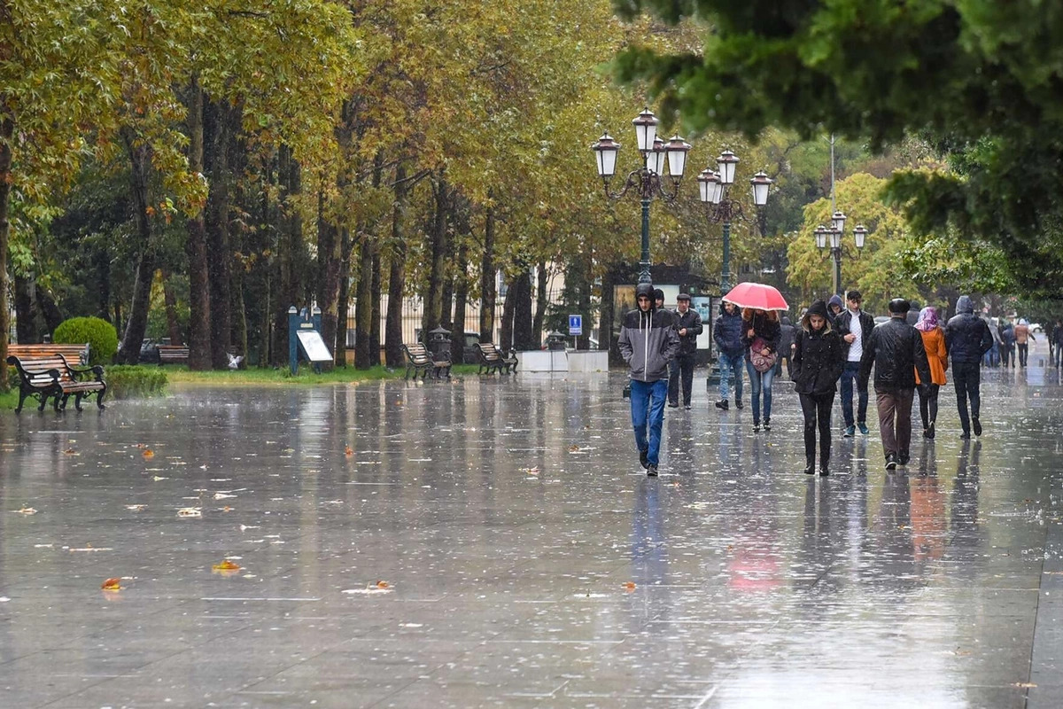 В районах Азербайджана идут дожди, в Шахдаге &mdash; снег