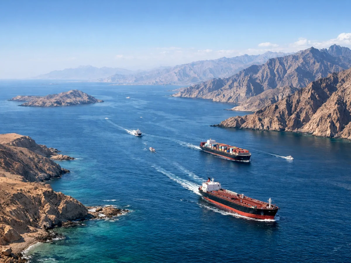 Bloomberg: Два супертанкера не смогли проплыть через Ормузский пролив