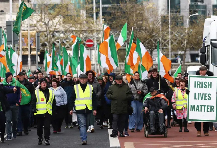 
В Ирландии правительство уступило после масштабных блокад, вызванных ростом цен на топливо