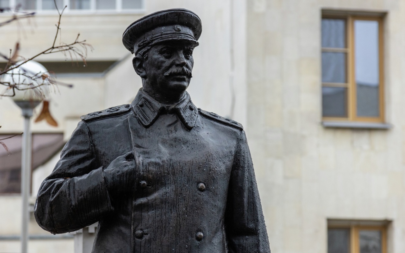 Почти 80% человек проголосовали за установку памятника Сталину в Хакасии