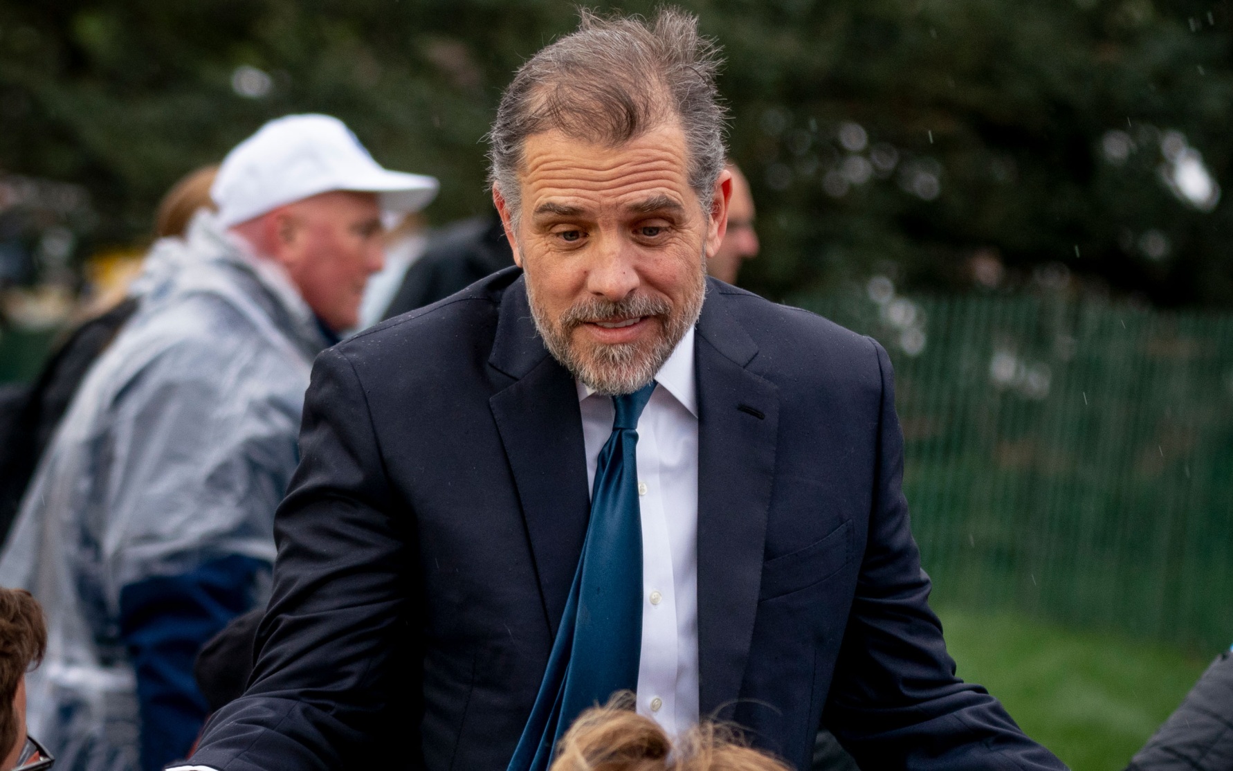 Сын экс-президента США Хантер Байден вызвал на бой в клетке двух сыновей Трампа