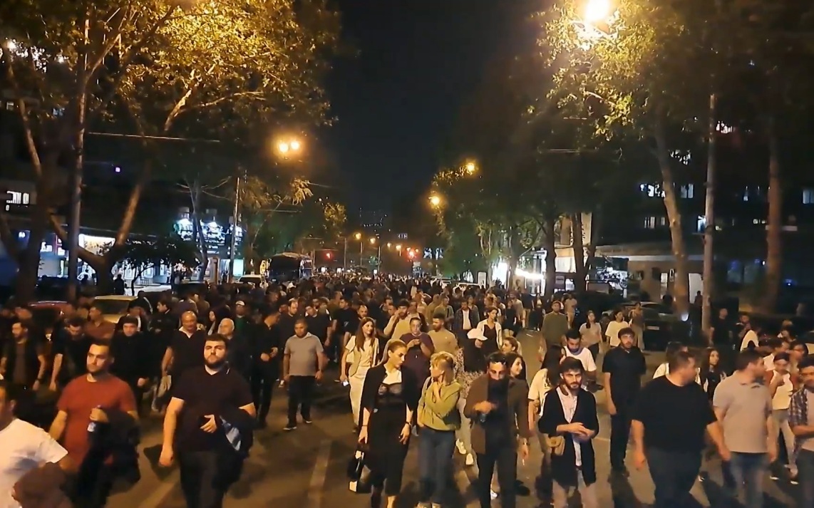 Baza: в Армении прошел сорокатысячный митинг оппозиции