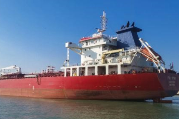 Подсанкционные танкеры прошли через Ормуз