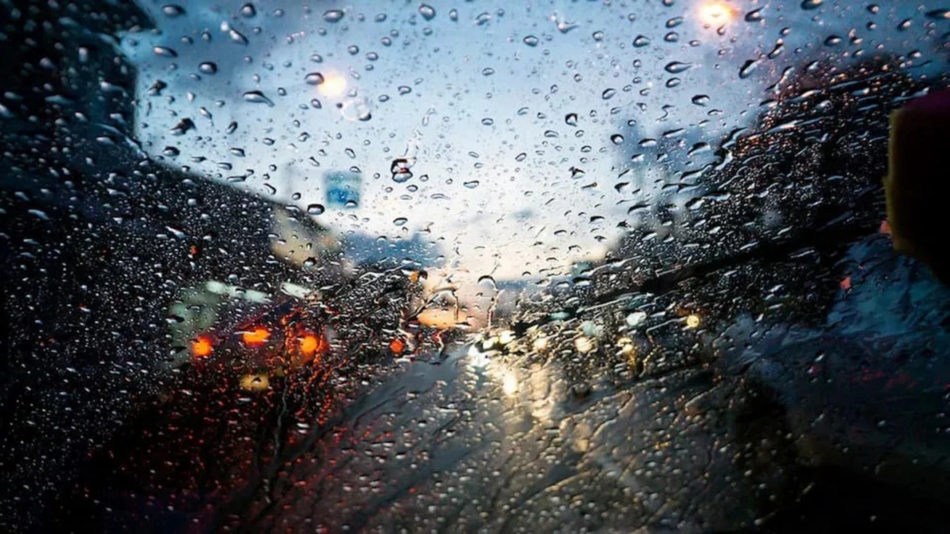 Завтра в Азербайджане ожидаются дожди и грозы