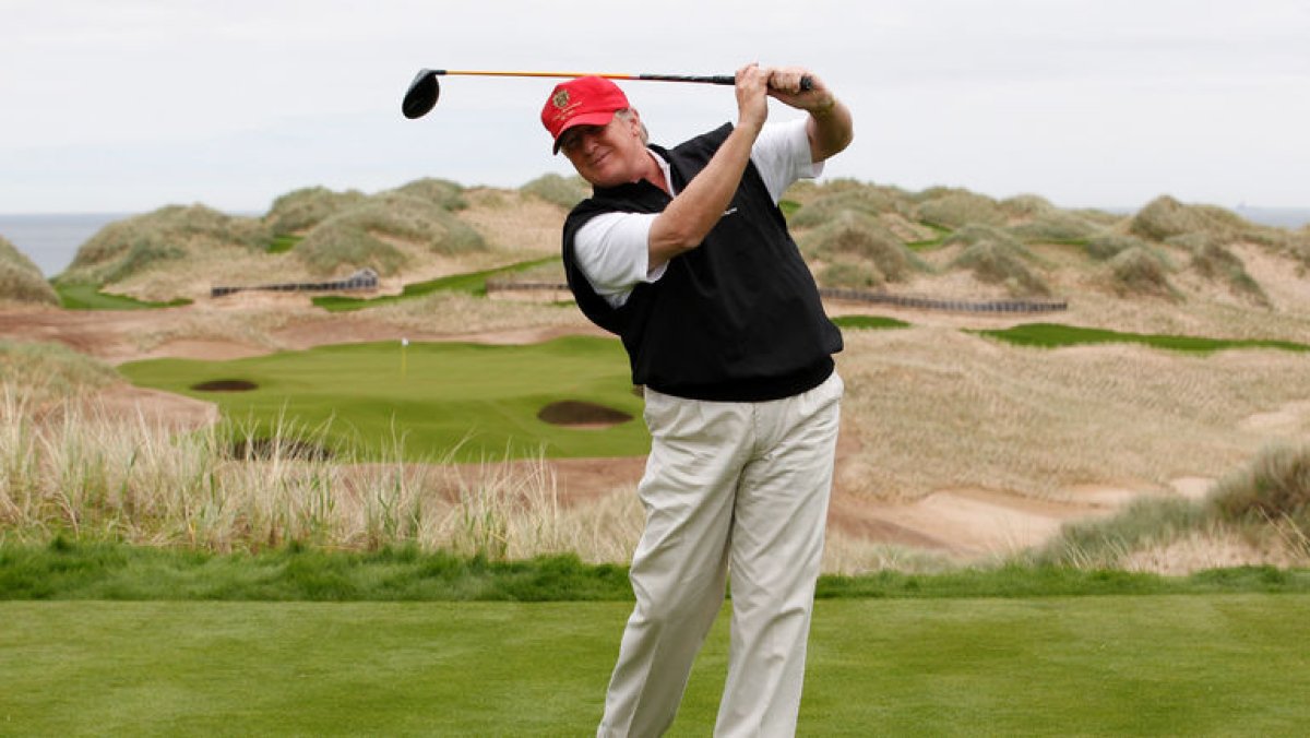 Вооруженный до зубов мужчина прогуливался у гольф-клуба Трампа