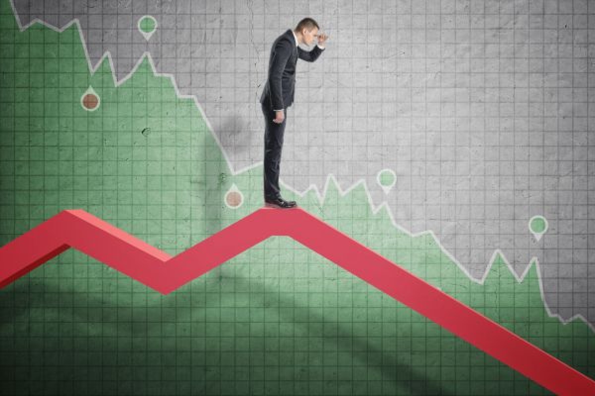 Нефть тянет вниз 
