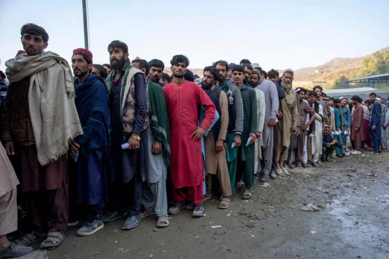 
Более 4 млн человек в мире могут стать беженцами к 2028 году из-за войн и сокращения гумпомощи