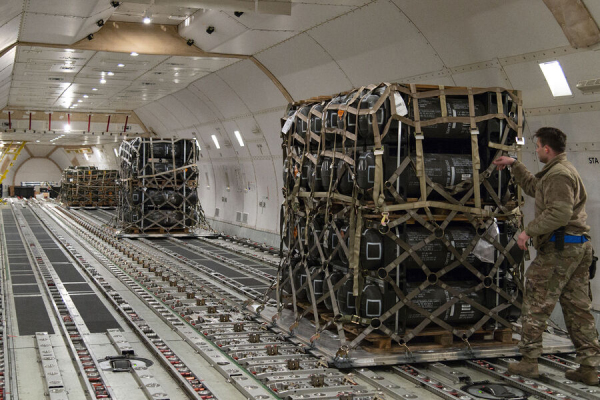 США оставили Европу без оружия: война истощает американские запасы