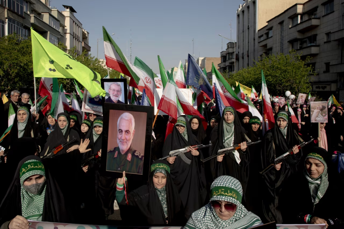 Женщины Ирана вышли на улицы Тегерана