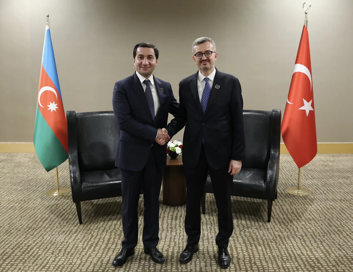 
Бурханеттин Дуран и Хикмет Хаджиев встретились на полях Анталийского дипфорума