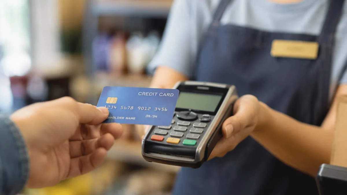Оплата картой становится менее выгодной? - Банки могут пересмотреть кешбэки