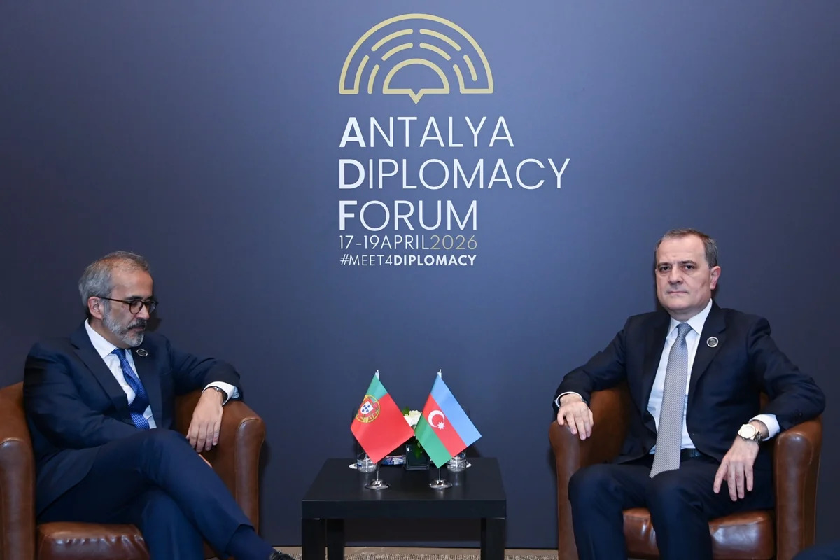 
Джейхун Байрамов в рамках Анталийского дипломатического форума встретился с португальским коллегой