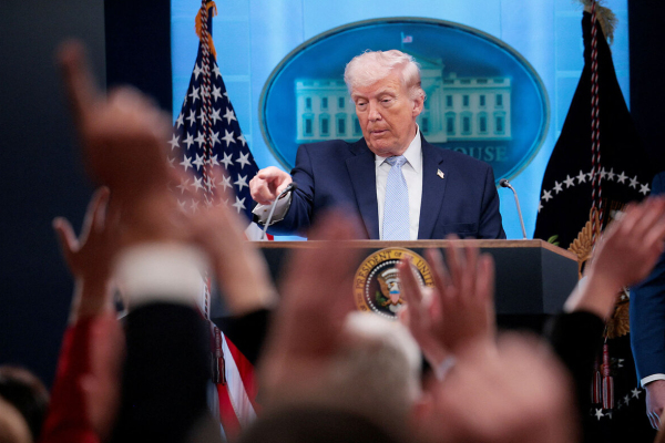 Трамп может начать сбрасывать бомбы