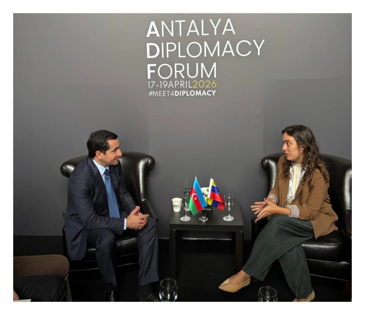 
Гаджиев и Корао Фария обсудили развитие азербайджано-венесуэльских отношений