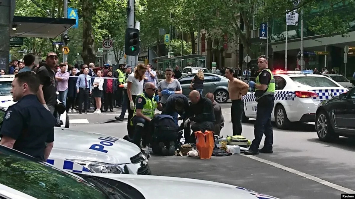 
В Мельбурне машина въехала в толпу, есть погибший и раненый