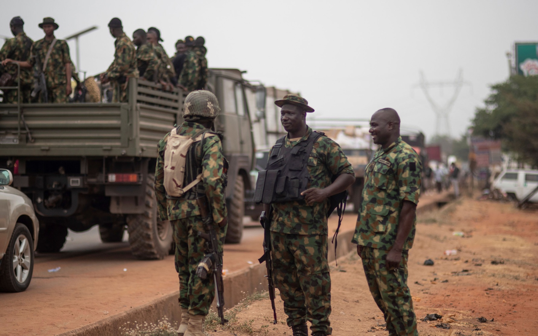 В Нигерии террористы захватили в заложники 18 школьников