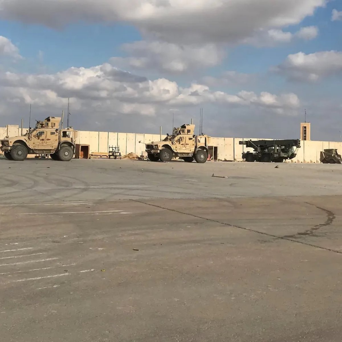 Оборонную компанию призвали эвакуировать персонал