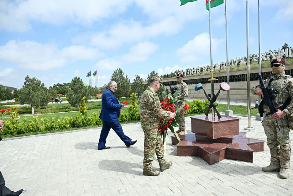 Почтена память шехидов Апрельских боев