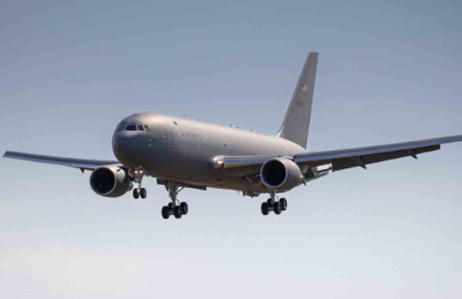 Американский самолет летит к Ормузу