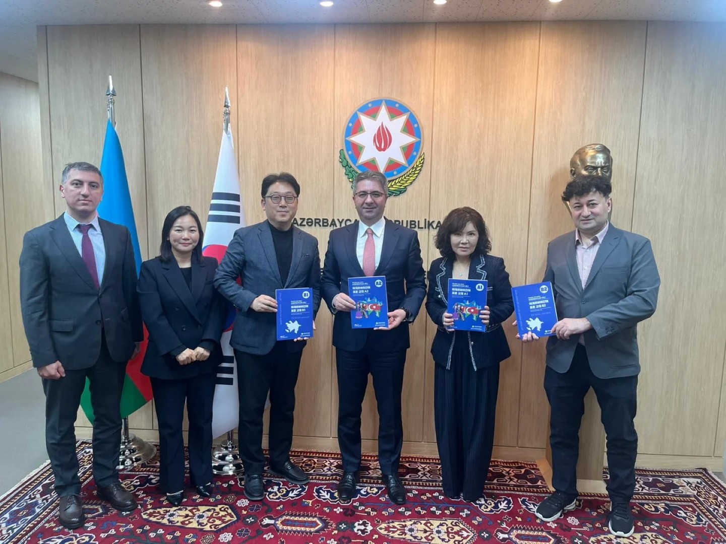 В Южной Корее изданы учебники для изучения азербайджанского языка