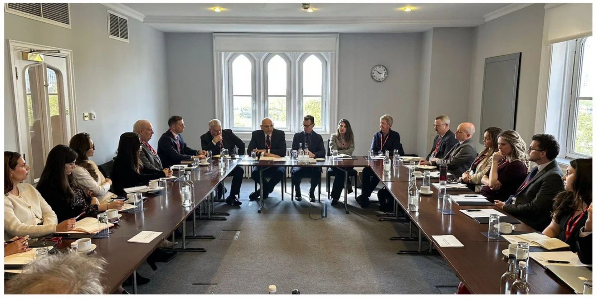 Эльчин Амирбеков провел встречи в Великобритании