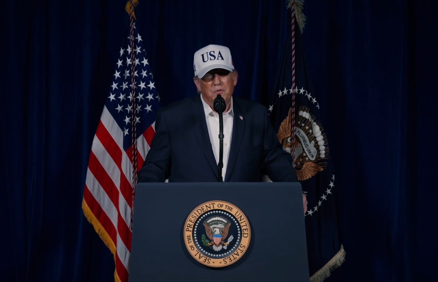 
Иран финансово рушится - Трамп