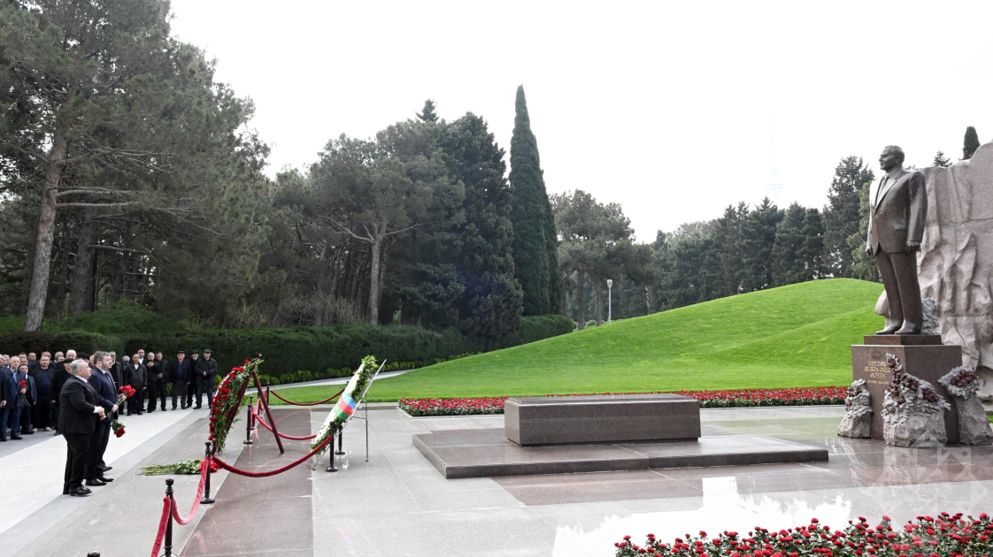 
Члены Союза азербайджанских инвалидов Чернобыля посетили Аллею почетного захоронения и Шехидляр хиябаны