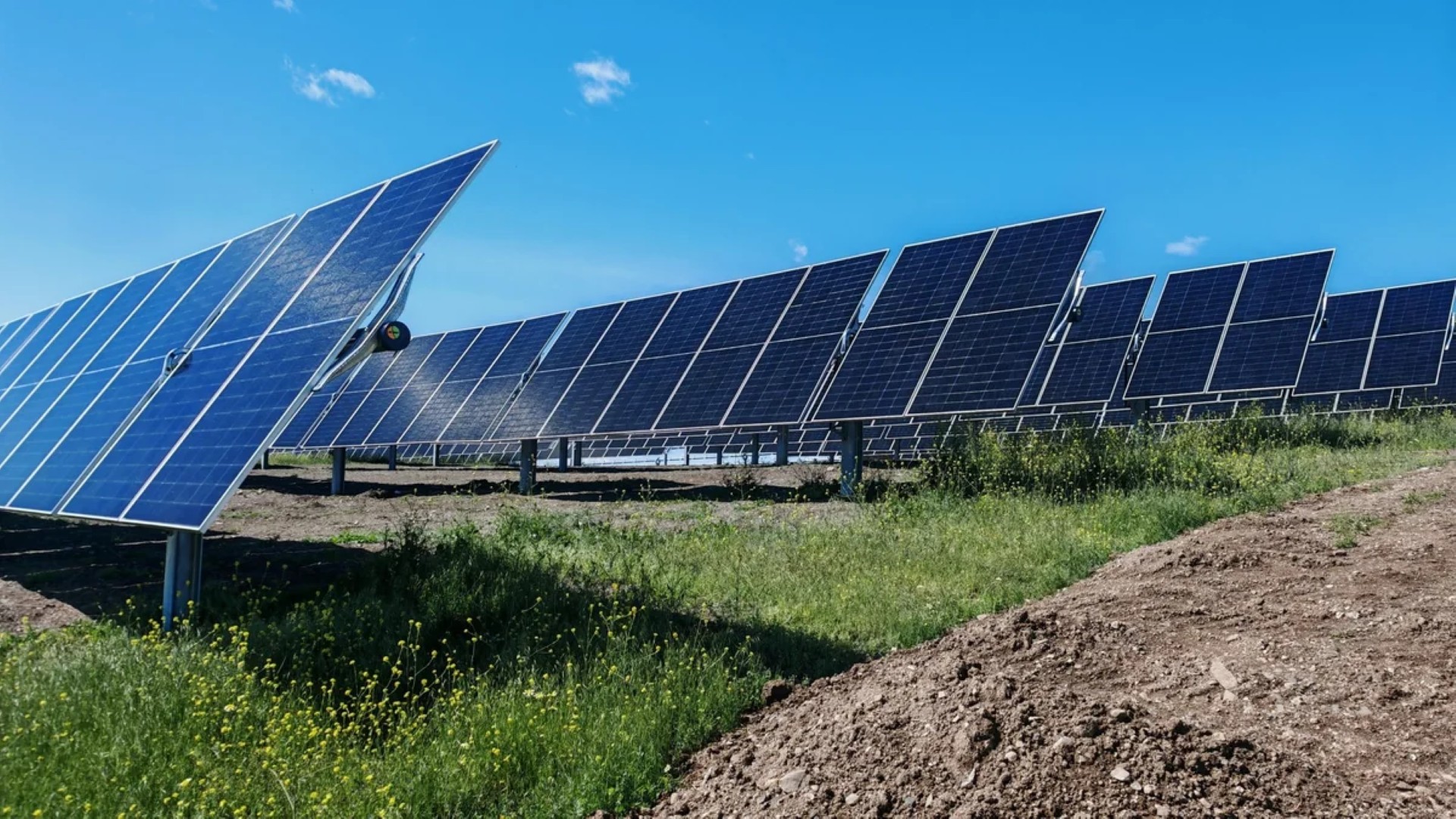 В Джебраиле началась установка панелей в рамках проекта СЭС "Шафаг"