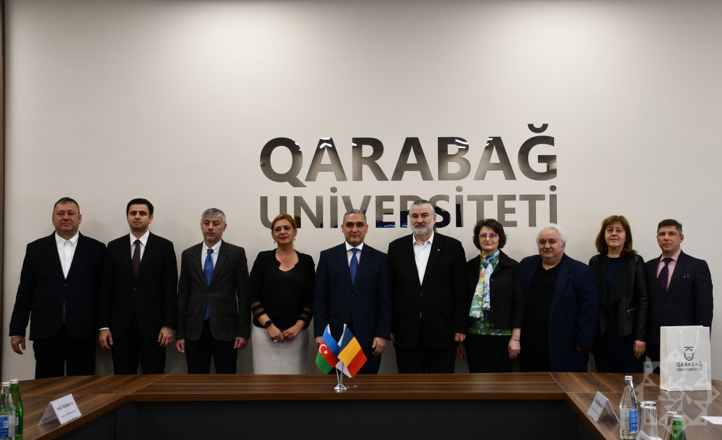 
В Карабахском университете состоялась презентация специального выпуска популярного румынского журнала, посвященного Азербайджану