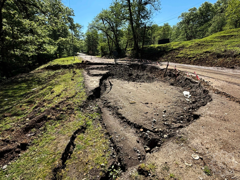 
Оползень в Лянкяране: затруднено движение на дороге, соединяющей 6 населенных пунктов
