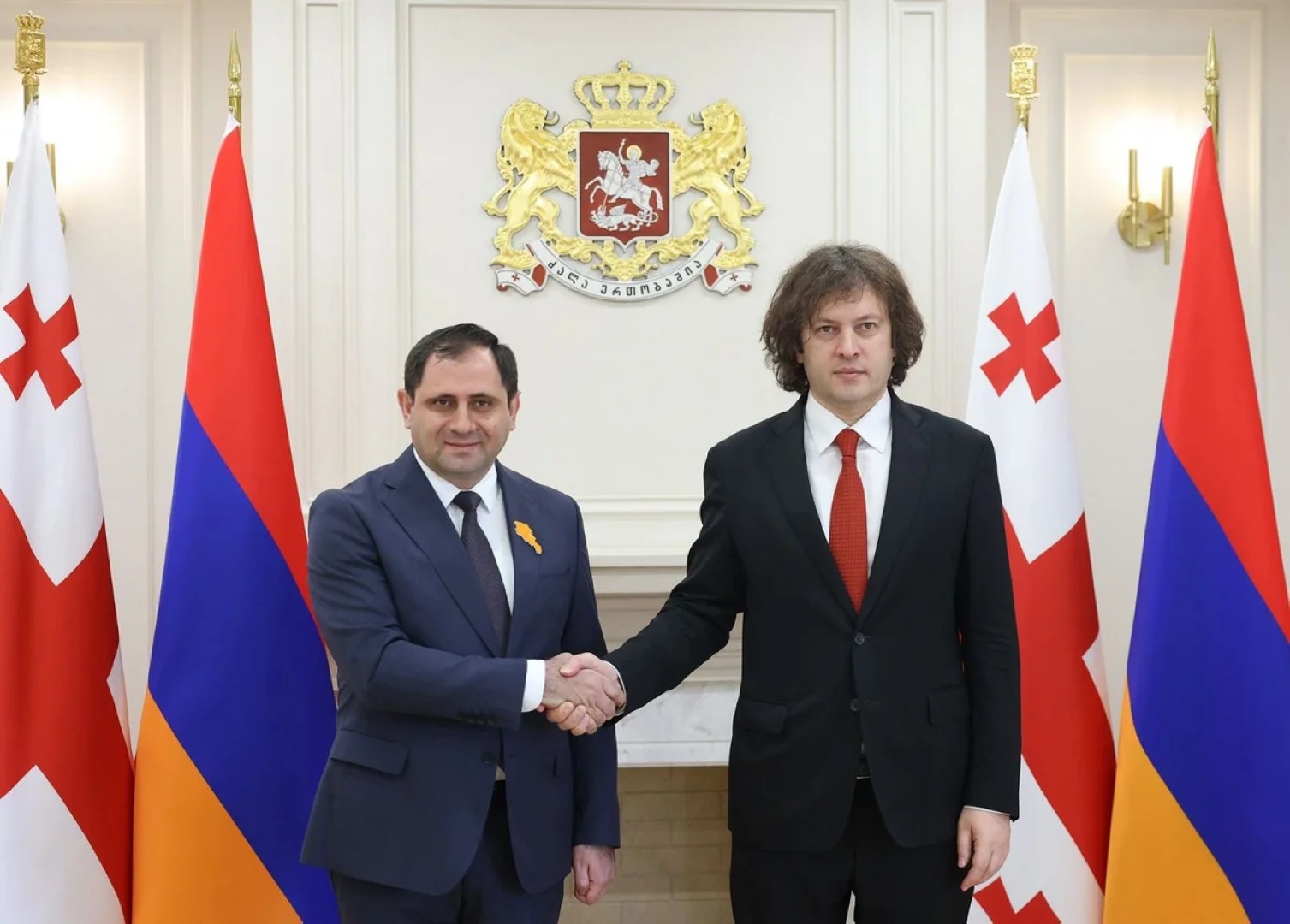 
Грузия и Армения обсудили развитие сотрудничества в сфере обороны
