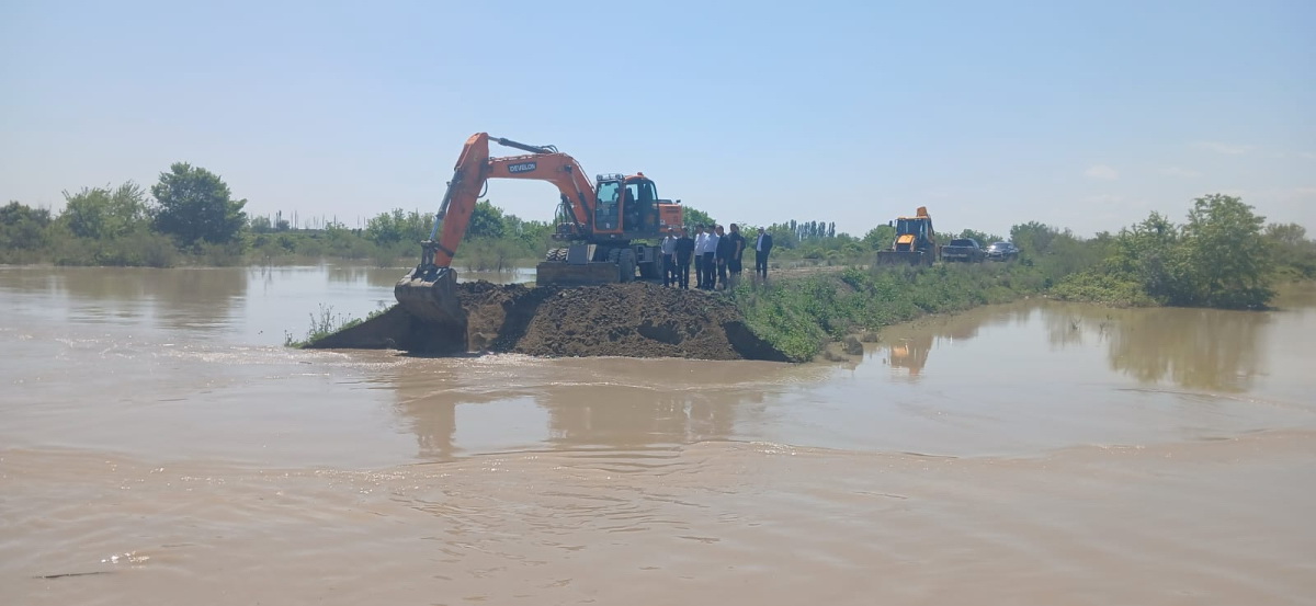 В результате повышения уровня Куры прорвана защитная плотина на реке Гаргар